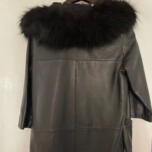 BLACK LEATHER COAT WITH REMOVABLE FUR COLLAR